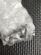 Śruba z gniazdem wielozębnym 4 sztuki N-908-973-07