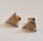 Złote kolczyki pr.585 trójkąty,  waga 0.7g