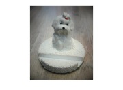 Stojak na telefon z uroczą figurką maltańczyka – ręcznie malowany