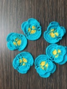 Zestaw bratków lazurowe na szydełku kordonek zestaw