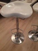 Krzesła typu hoker białe