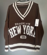 Czekoladowy sweterek w serek New York 