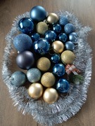 26 bombek na choinkę. Różne wielkości. Kolor złoty i niebieski