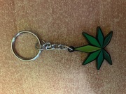 Breloczek z logo liściem