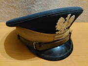 Granatowa czapka służbowa z orłem