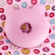 Poduszka do przekłuwania uszu i spania do piercingu donut Miś Róż 