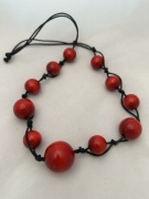 Korale drewniane, czerwone, na sznurku,bez zapięcia , 80cm