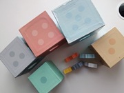 Wieża z kartonowych pudełek + zwierzątka