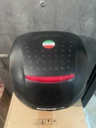 Kufer GIVI 30 L na kask MONOLOCK kuferek centralny włoski bagażnik