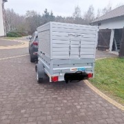 Przyczepa / kabina do transportu gołębi