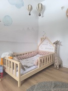 Drewniane łóżko dziecięce 