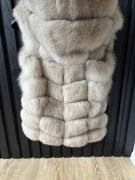 Naturalne furo kamizelka beżowa/kremowa z kapturem