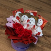 Kosz prezentowy bukiet słodyczy Raffaello plus herbatki 