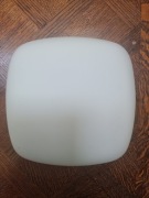 Plafon- klosz mleczny PRL szerokość  25 cm.,średnia wlotu  14 cm.