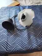 Lampa wisząca czarnym i białym kloszem