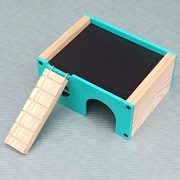 Domek dla chomika lub myszy z wejściem na dach