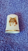 Porcelanowy naparstek z kotami sygnowany 