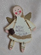 Drewniana ozdoba, zawieszka - Wesoły aniołek z Torunia z piernikiem - 17 cm