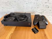 Xbox One X 1TB + akcesoria. Jak nowa! Stacja ładująca + 2 akumulatory