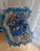 Ręcznie wykonana kołyska z pampersów z różami z mydła – prezent dla chłopca