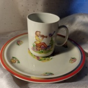 Zestaw porcelanowy, dziecięcy wzór 