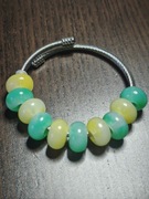 Radosna lekka bransoletka w tonacji limonkowo-cytrynowej