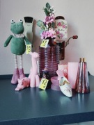 Wazony, figurki, świece 