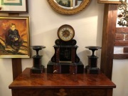 Niezwykły zegar kominkowy z parą przystawek 1900r.