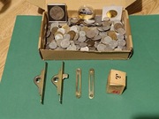 Nieużywany wizjer i okucia okienne - z lat PRL-u