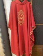 Ornat czerwony haftowany