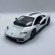 Model 1:24 Lamborghini Countach - metalowy, z oświetleniem i dźwiękiem