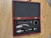 Zestaw do wina korkociąg korek lejek termometr pierścień do szyjki 