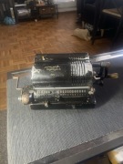 Zabytkowy Arytmometr korbowy Triumphator HZN stary kalkulator mechaniczny