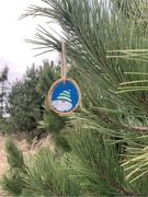 Zawieszka bombka drewniana recznie malowana skrzat