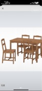 Stół z krzesłami