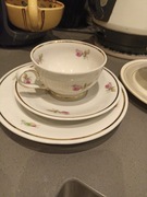 Porcelanowe filiżanki ze spodkami 