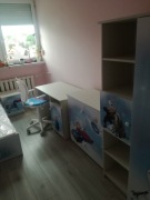 Zestaw mebli Frozen Kraina lodu 7 elementów plus krzesło obrotowe.