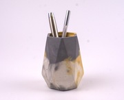 Nowoczesny pojemnik z betonu – organizer, doniczka, dekoracja