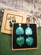 Eleganckie długie wiszące kolczyki butelkowo zielone liście