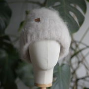 Gruba czapka beanie z wyczesanego moheru, na zamówienie