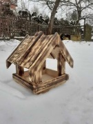 Drewniany karmnik dla ptaków