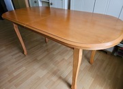 rozkładany duży stół z krzesłami do salonu jadalni