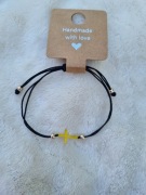 Ręcznie robiona bransoletka na sznurku z krzyżem