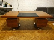 Eleganckie biurko klasyczne