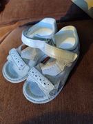 Sandały białe srebrne skórzane profilowane clibee rzepy 24