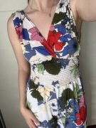 Kombinezon w kwiaty.