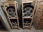 Stojaki na opony / koła – 2 szt. (wąskie, pod ścianę)