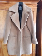 Mam do sprzedania płaszcz wełniany włoskiej firmy SIMPLE w kolorze miodowym