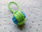 Gryzak dla psa piłka na sznurku