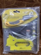 Zszywacz tapicerski + 4000 zszywek 